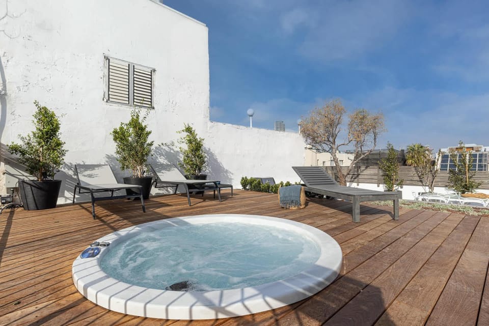 Noga Penthouse with jacuzzi and Parking Apartment in Tel Aviv-Yafo