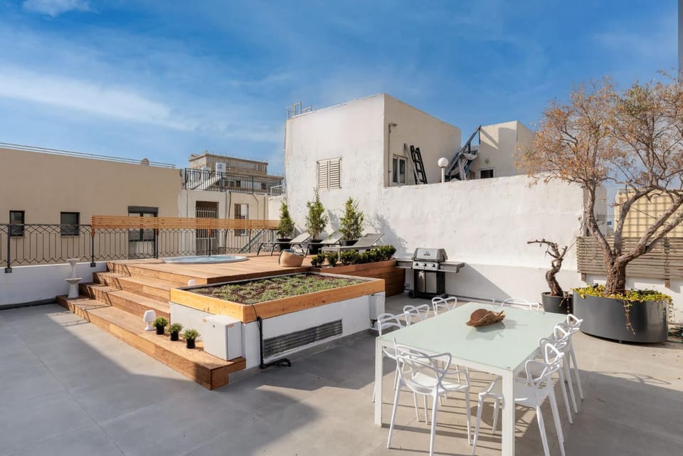 Noga Penthouse with jacuzzi and Parking Apartment in Tel Aviv-Yafo