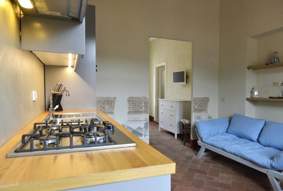 Kitchen or kitchenette, pet friendly, stove