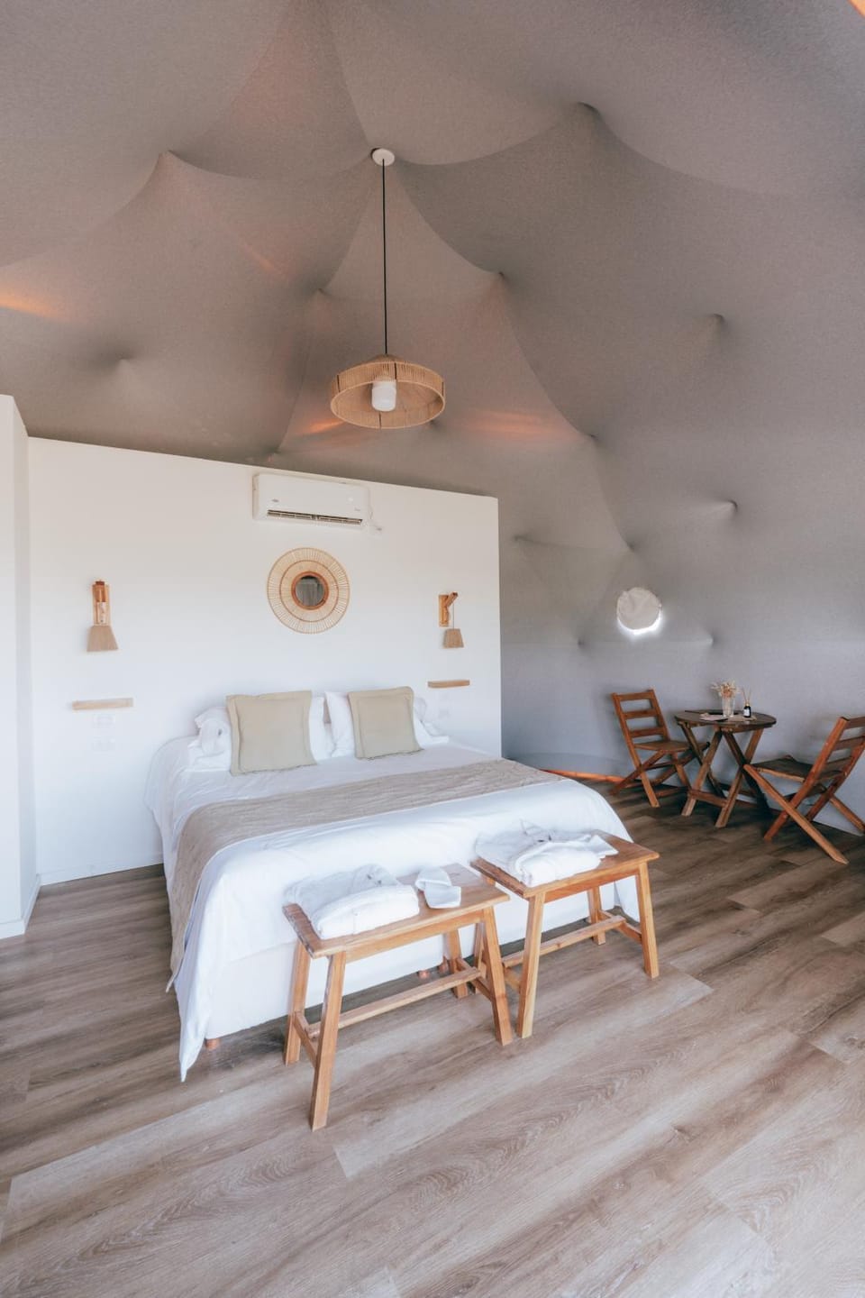 Bed, Living room, Photo of the whole room, Seating area, Bedroom