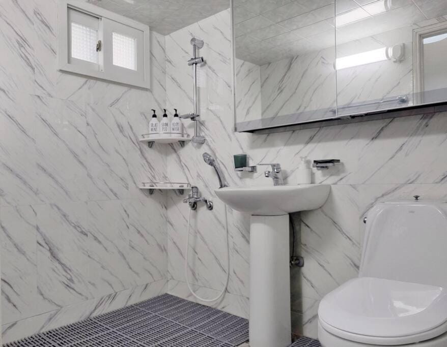 Shower, Toilet, Bathroom