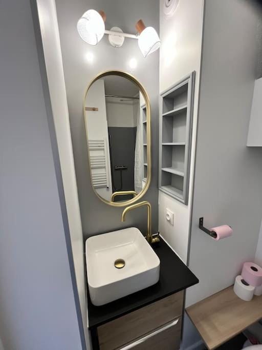 Studio vue mer avec piscine et terrain de tennis Apartment in Sausset-les-Pins