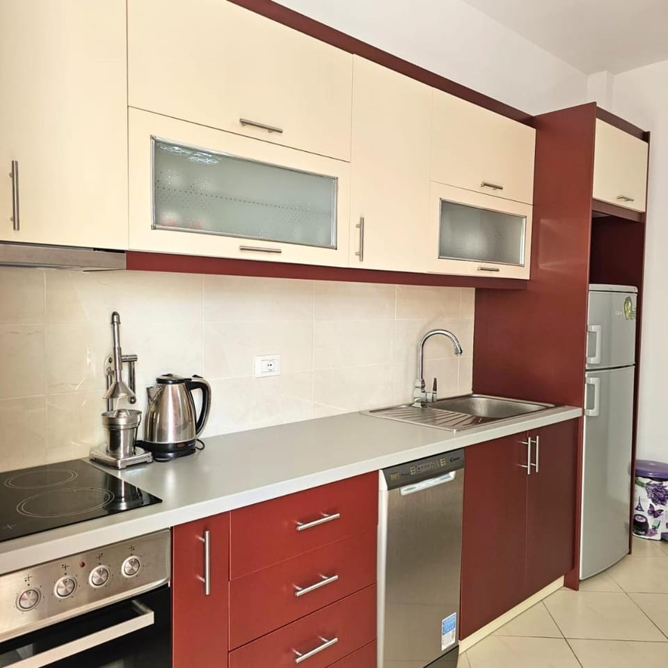 Kitchen or kitchenette, dishwasher, stove