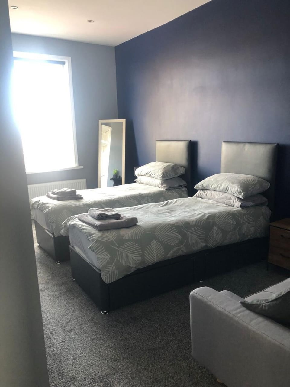 Bed, Bedroom, towels