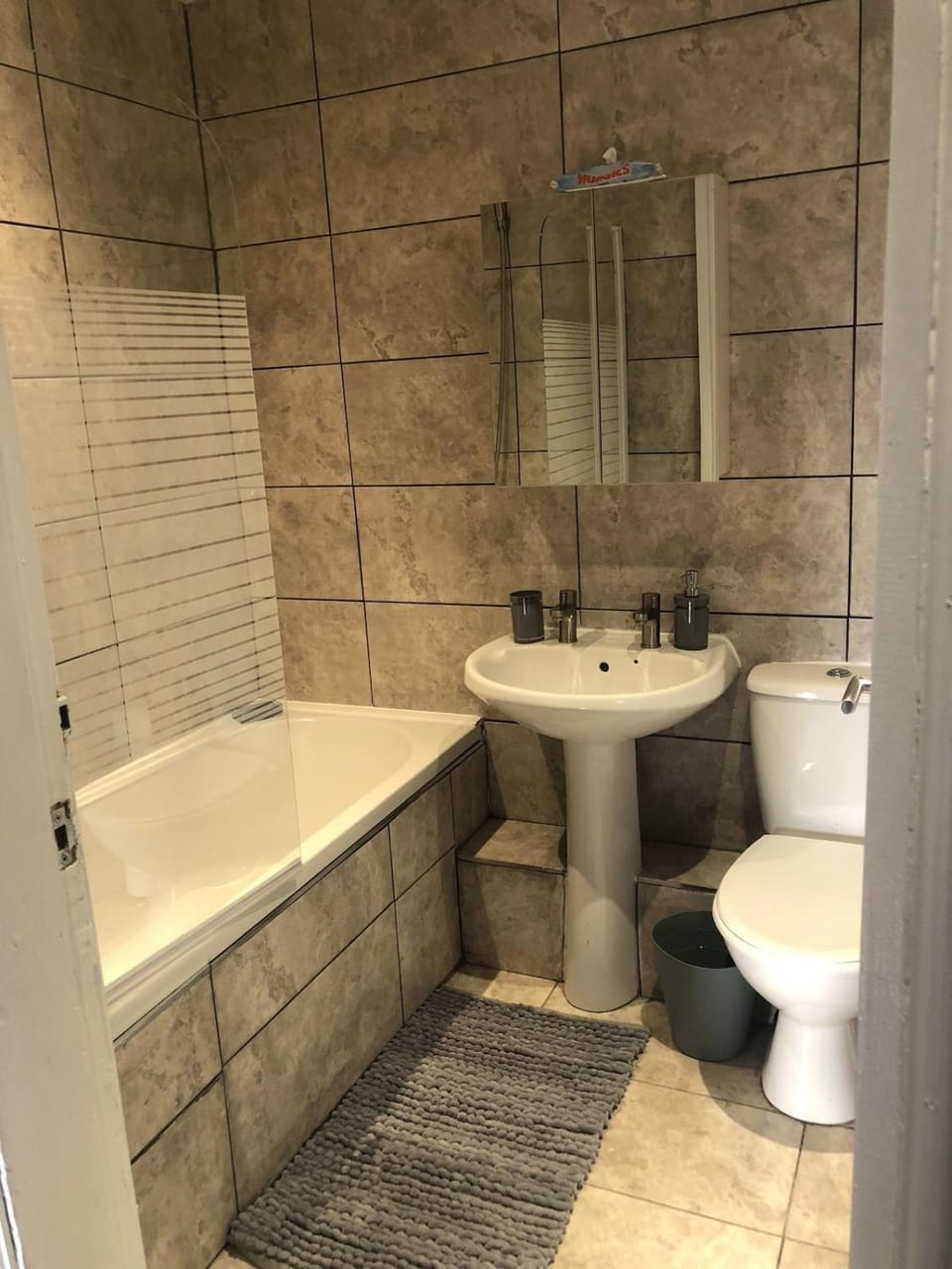 Shower, Toilet, Bathroom, Bath, towels