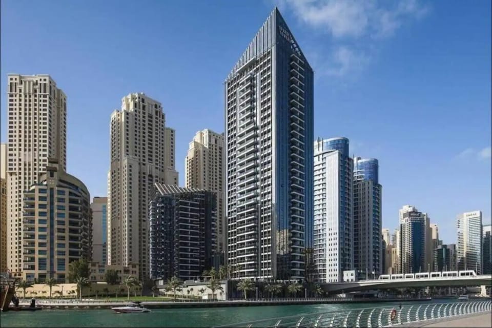 Elevated Living studio in Sparkle Tower- Suiteable Apartment in Dubai