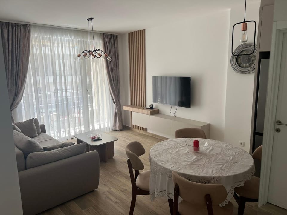 Communal lounge/ TV room, TV and multimedia, Living room, Seating area