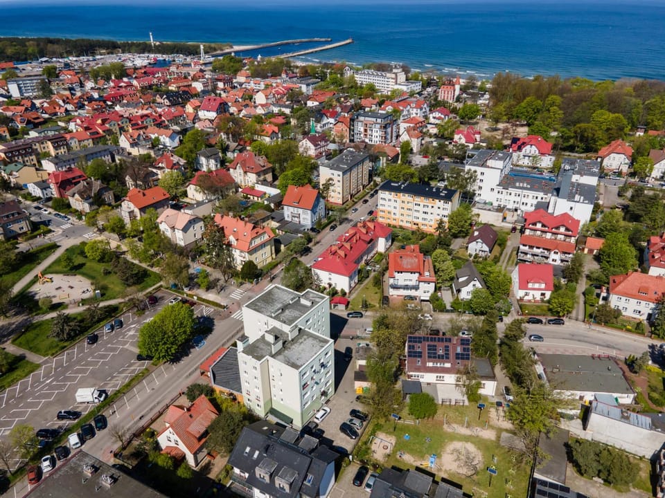 Property building, Bird's eye view, City view, Sea view, Street view, Location