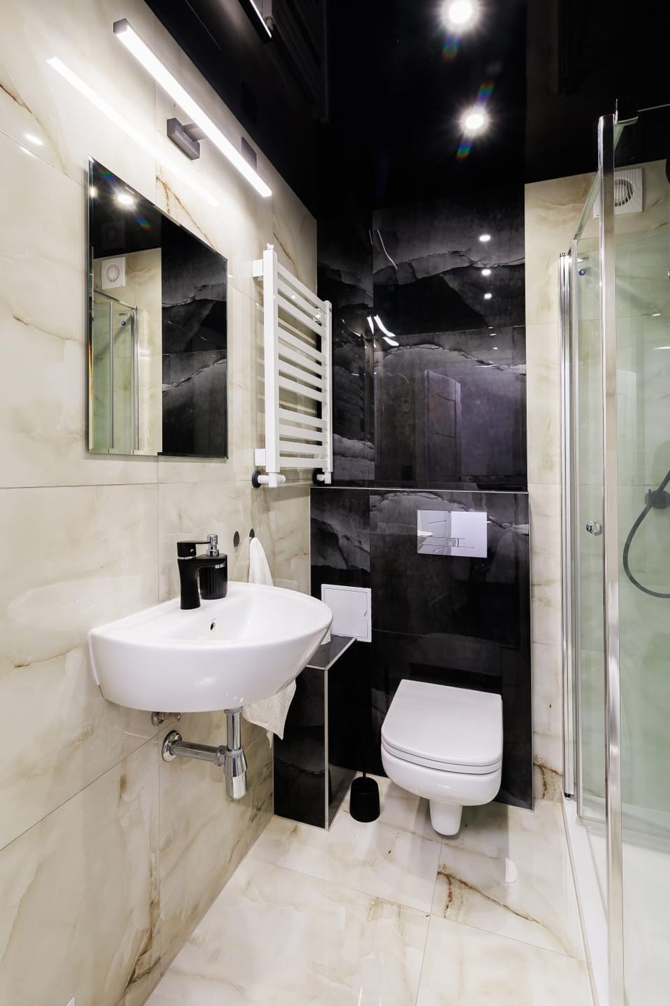 Shower, Toilet, Bathroom, towels