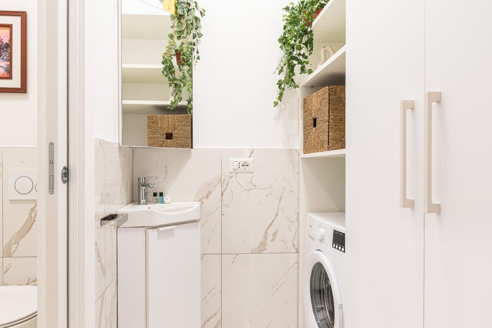 Bathroom, Kitchen or kitchenette, washing machine, dryer