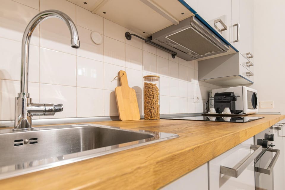 Coffee/tea facilities, Kitchen or kitchenette, dishwasher, minibar, stove
