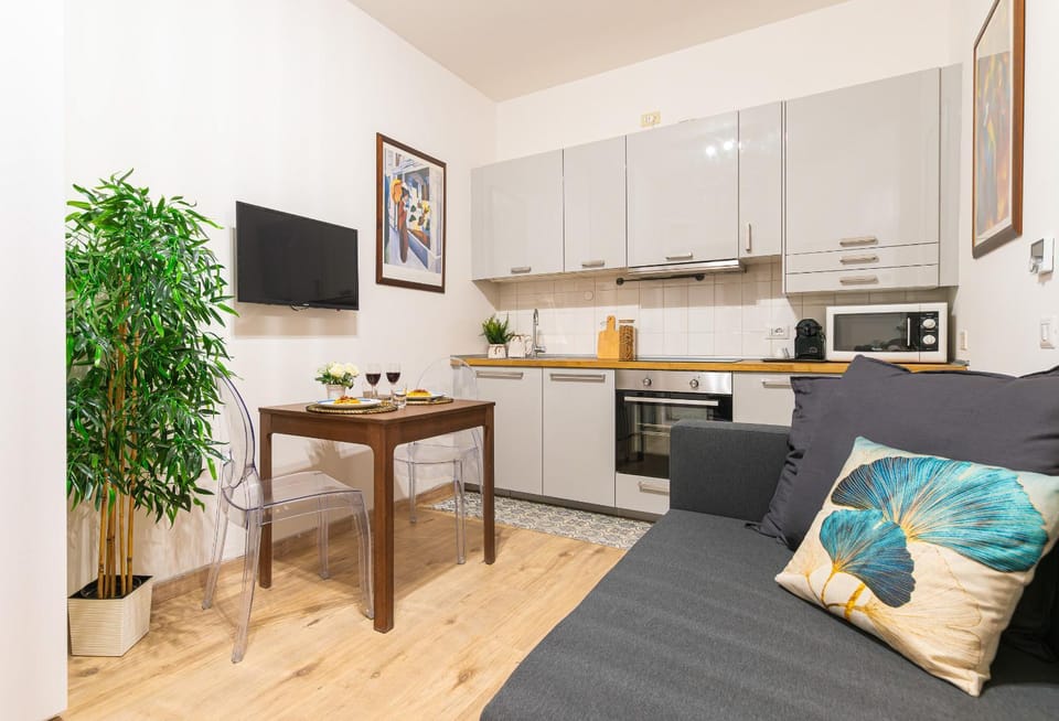 TV and multimedia, Kitchen or kitchenette, Living room, Seating area, Dining area, minibar, oven, pet friendly, stove