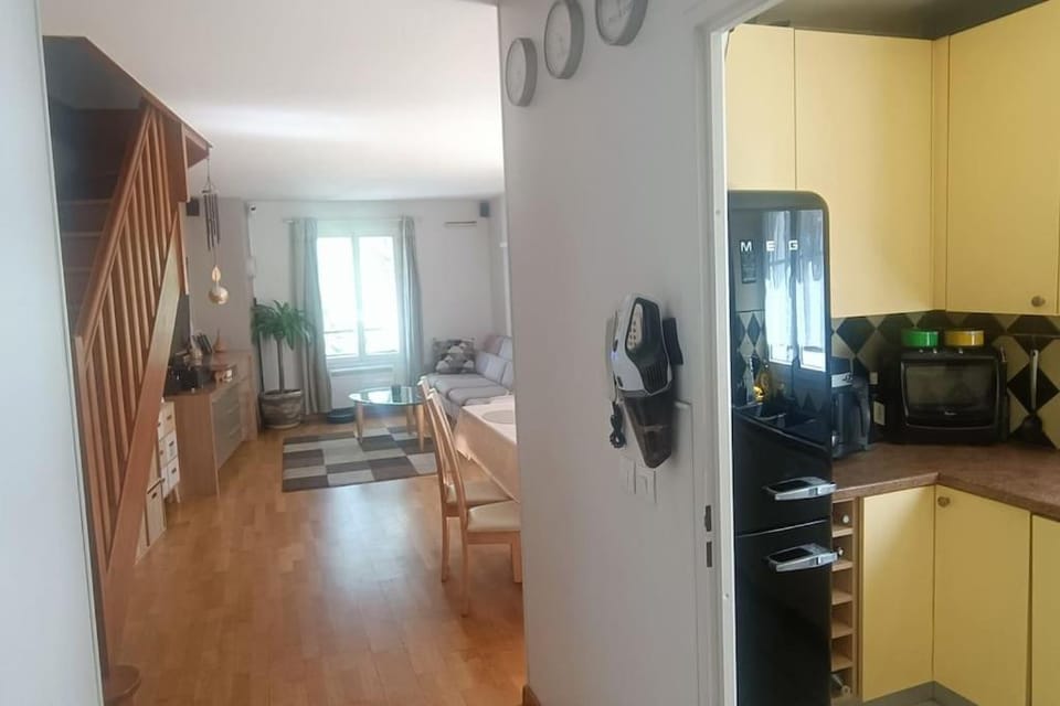 2 chambres au pied du métro Apartment in Île-de-France
