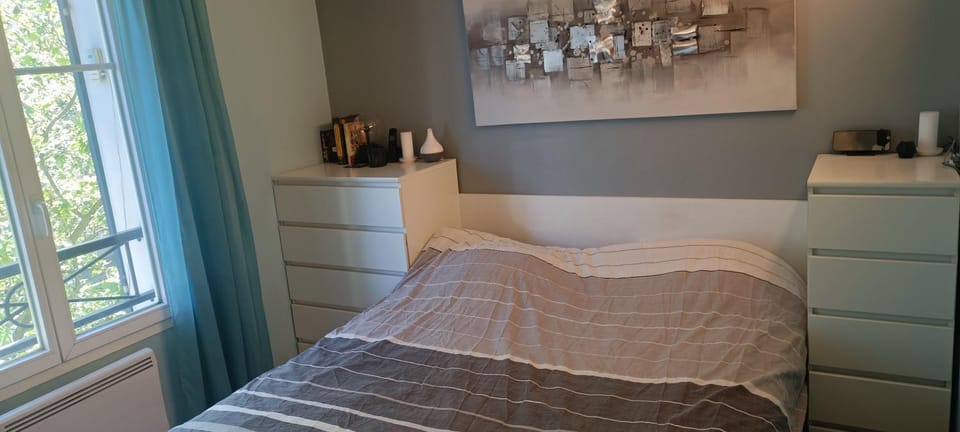 2 chambres au pied du métro Apartment in Île-de-France