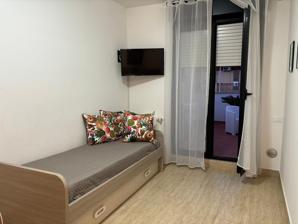 Bed, Living room