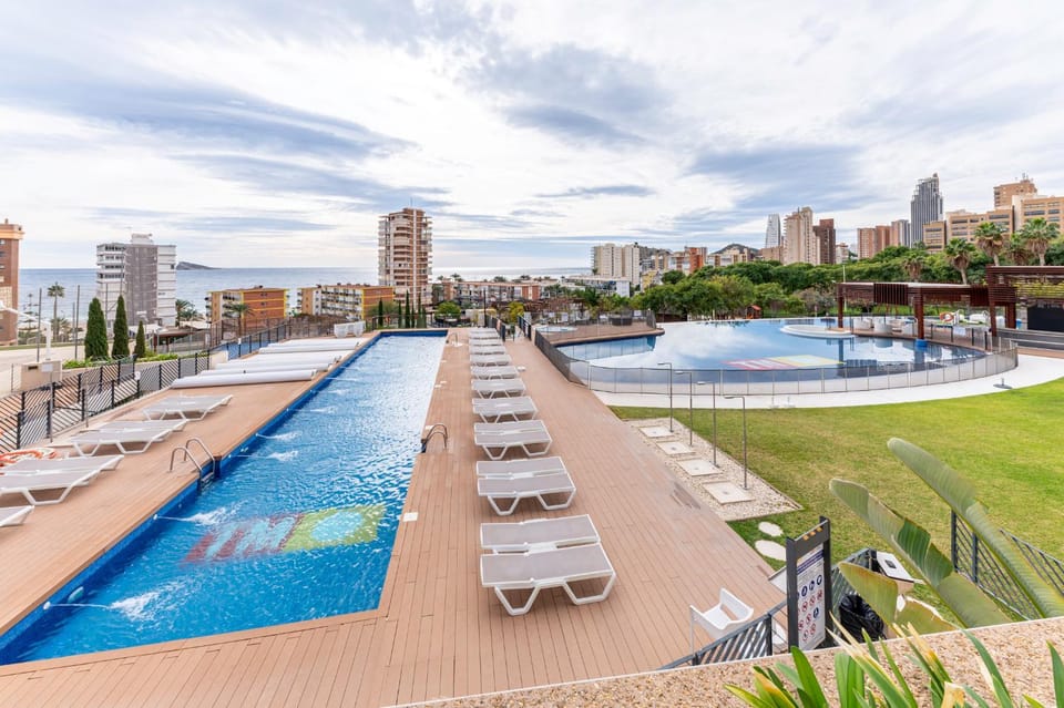 Property building, Swimming pool, sunbed
