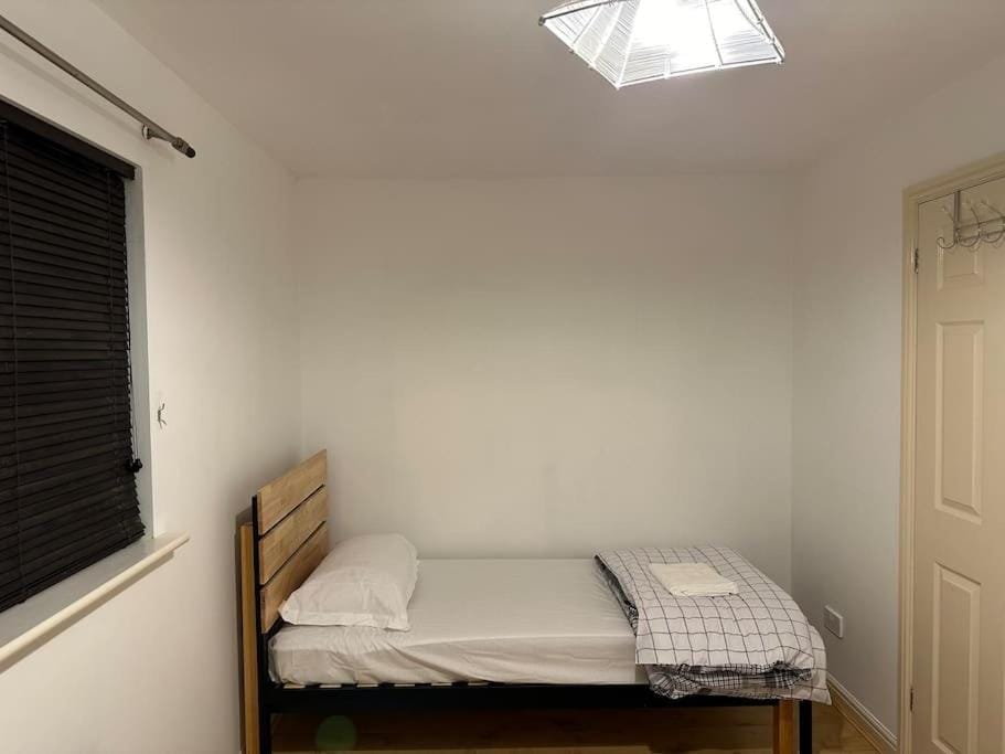 Flat Close To Leagrave Station/Luton Airport Apartment in Luton