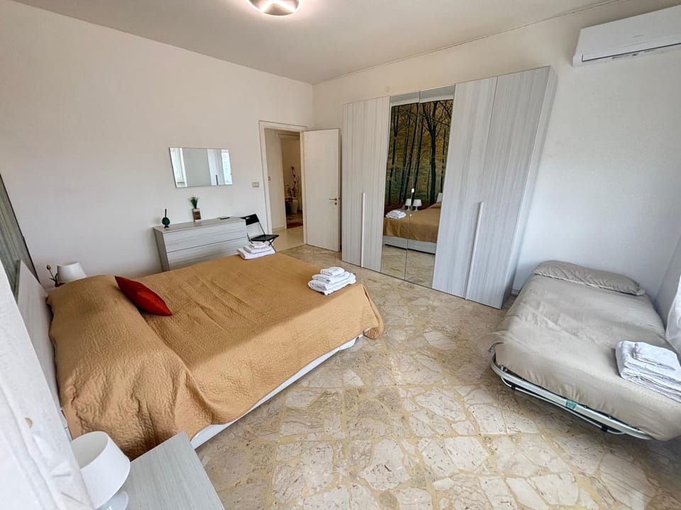 Bed, Photo of the whole room, Bedroom, towels, wardrobe