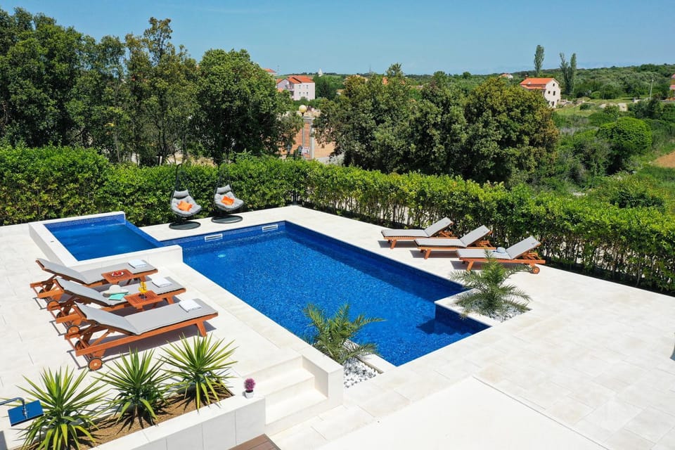 Swimming pool, sunbed