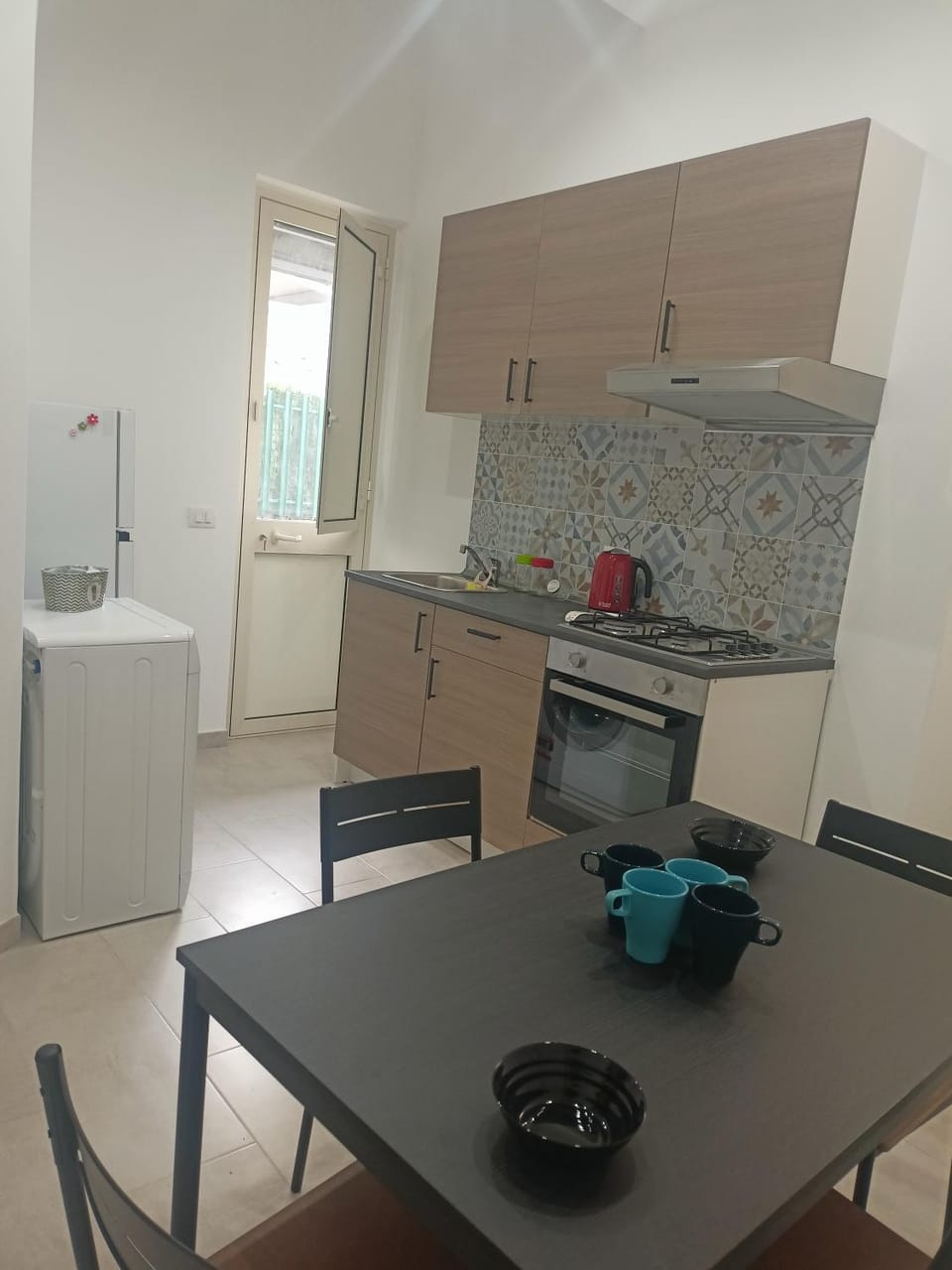 Kitchen or kitchenette, Dining area, stove