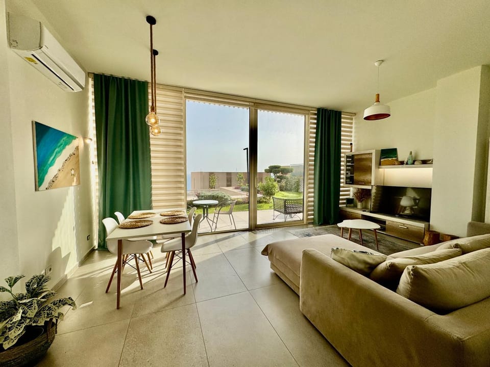 Natural landscape, TV and multimedia, View (from property/room), Living room, Seating area
