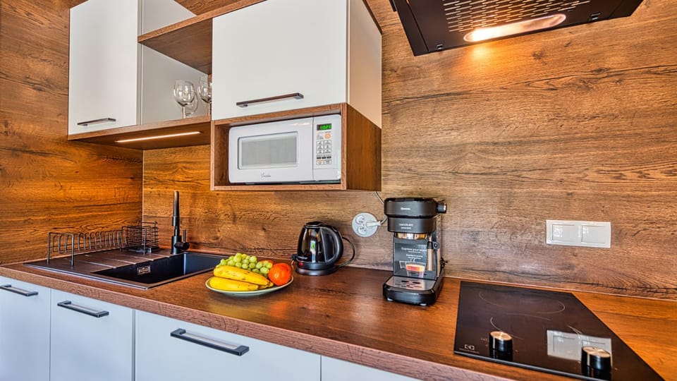 Coffee/tea facilities, Kitchen or kitchenette, Food, stove