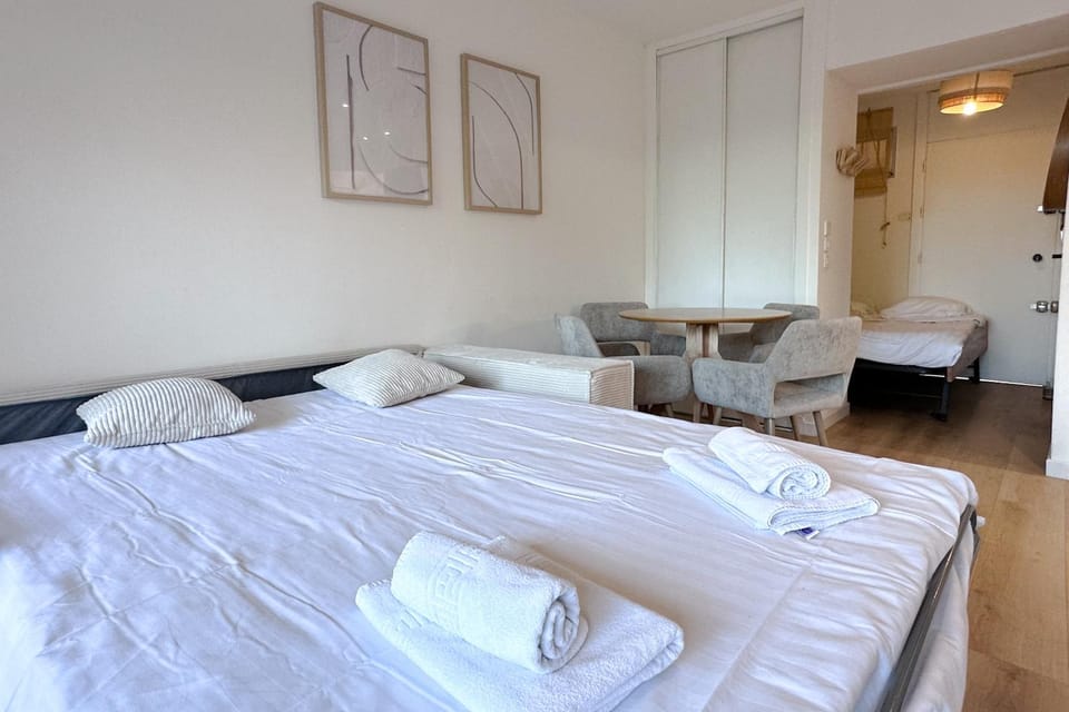 AUTRICHIENS - Haut de gamme Lumineux Central Jardin Parking Apartment in Antibes