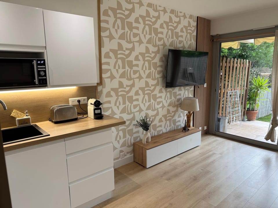 AUTRICHIENS - Haut de gamme Lumineux Central Jardin Parking Apartment in Antibes