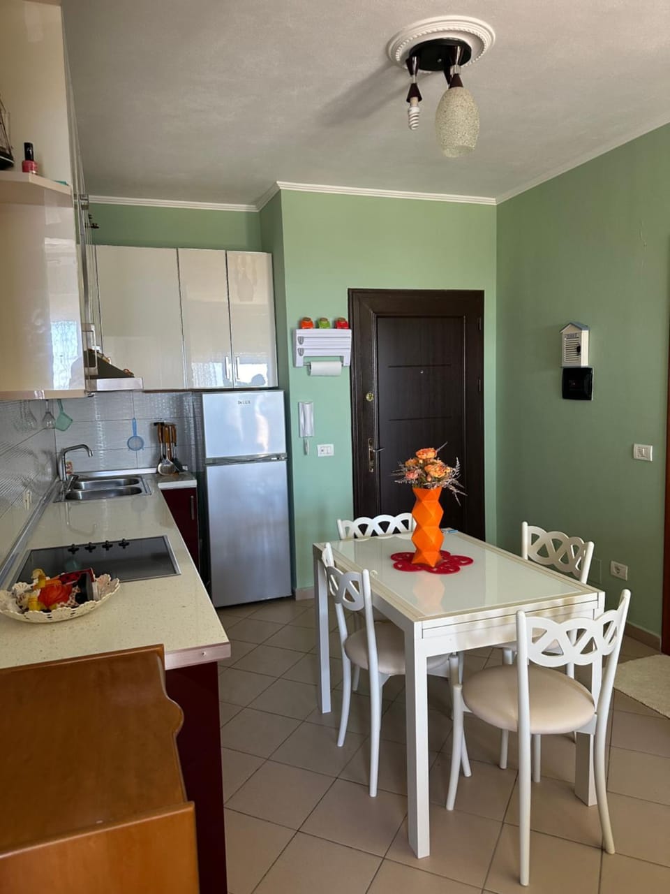 Kitchen or kitchenette, Dining area, oven, pet friendly, stove