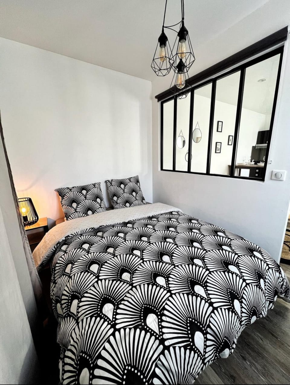 Bed, Photo of the whole room, Bedroom
