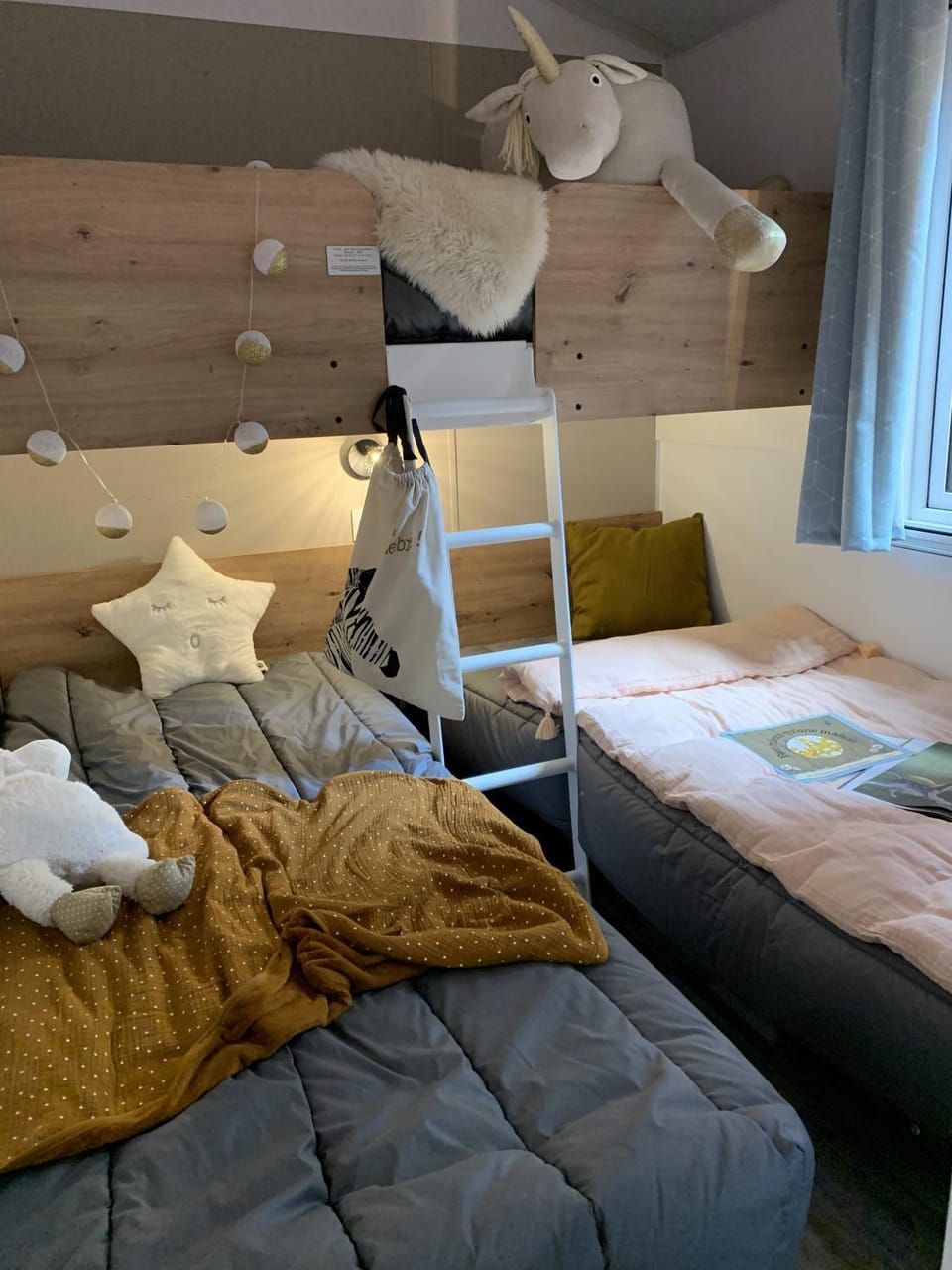 Bedroom, bunk bed