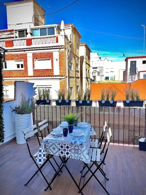 Property building, View (from property/room), Balcony/Terrace, Dining area