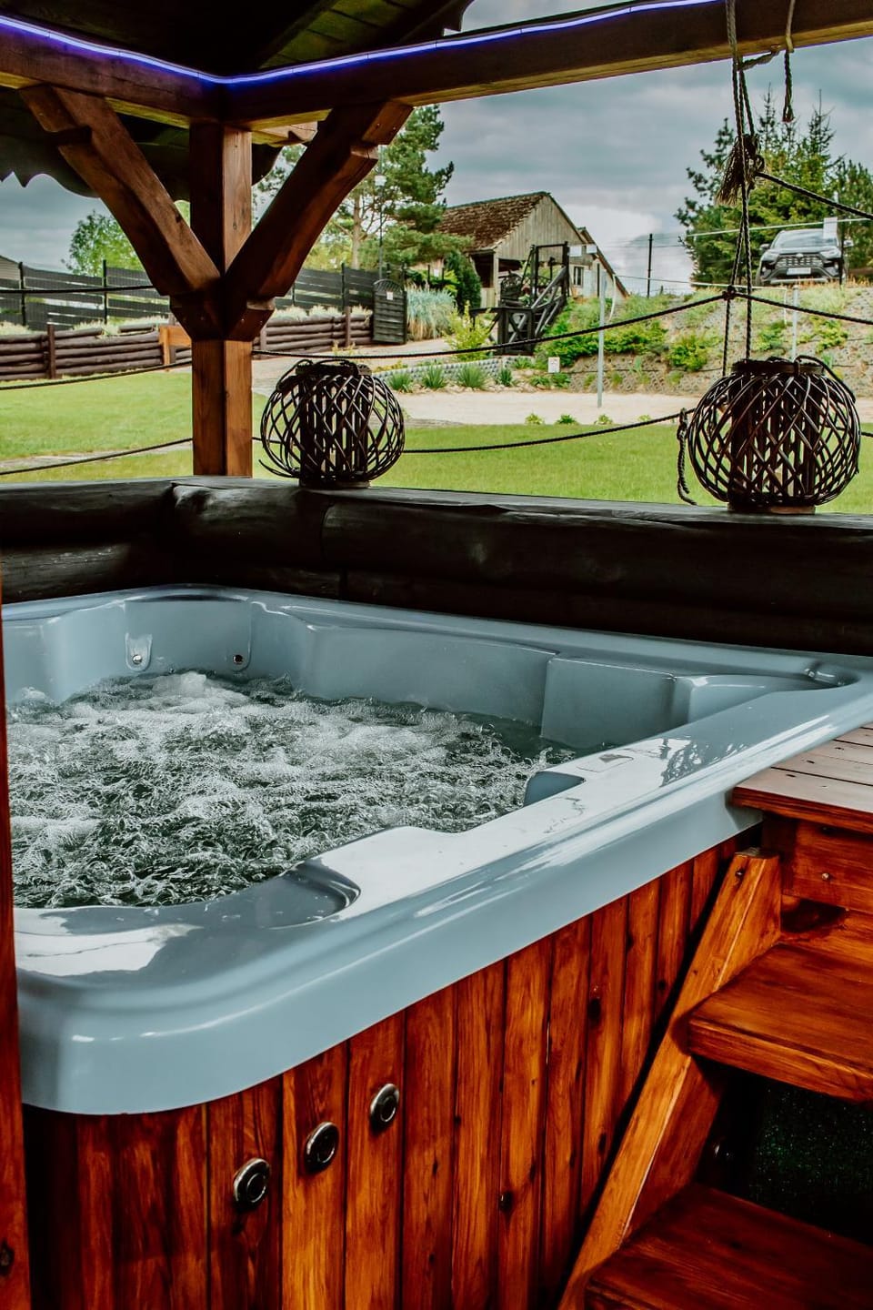 Activities, Hot Tub, Seating area, Evening entertainment, Garden view, Lake view, Area and facilities, Entertainment