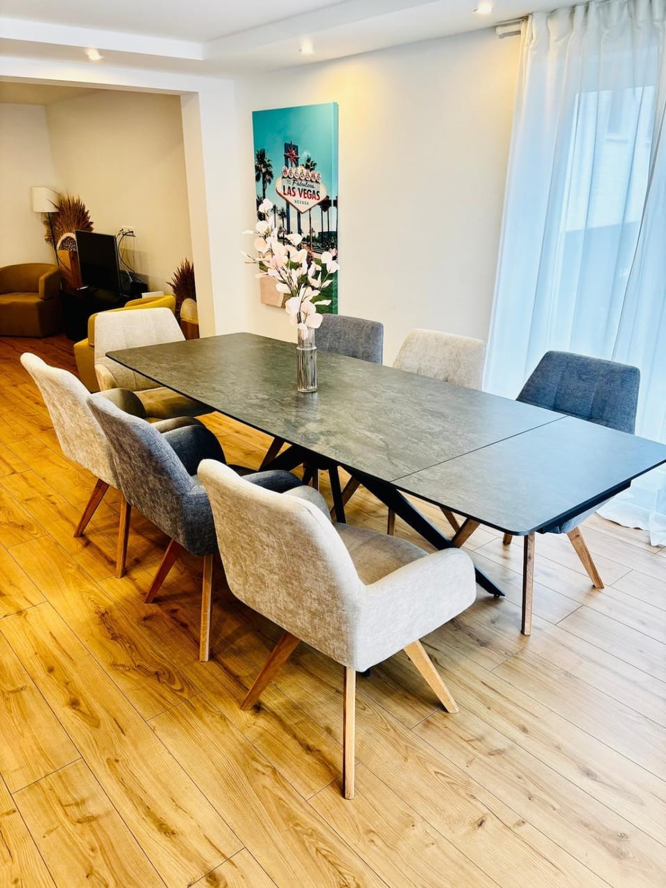 Seating area, Dining area