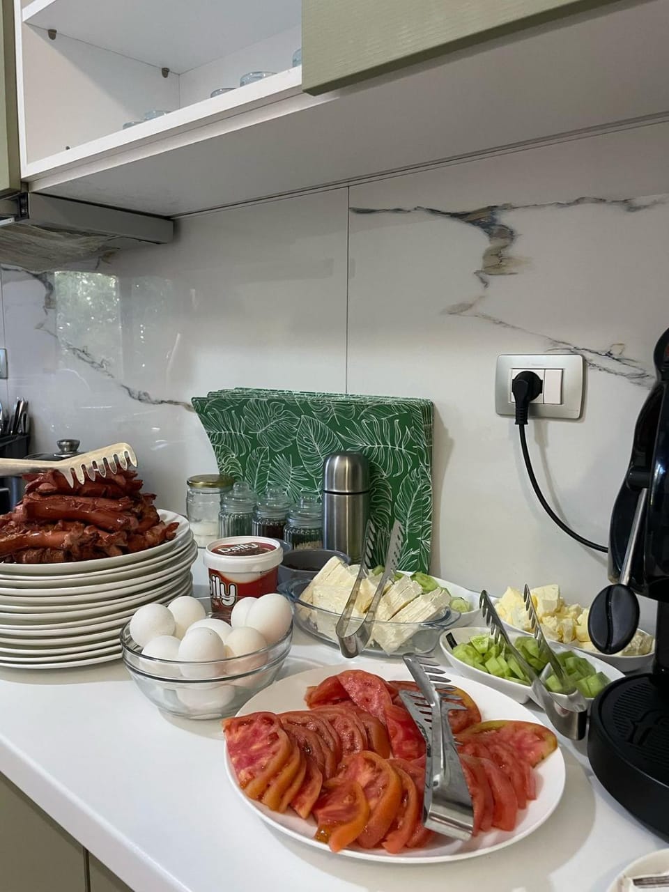 Kitchen or kitchenette, Food and drinks, Food, Breakfast, Buffet breakfast, Lunch, Dinner