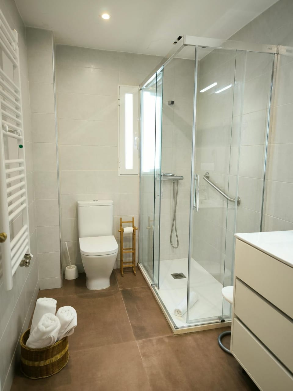 Shower, Bathroom, towels