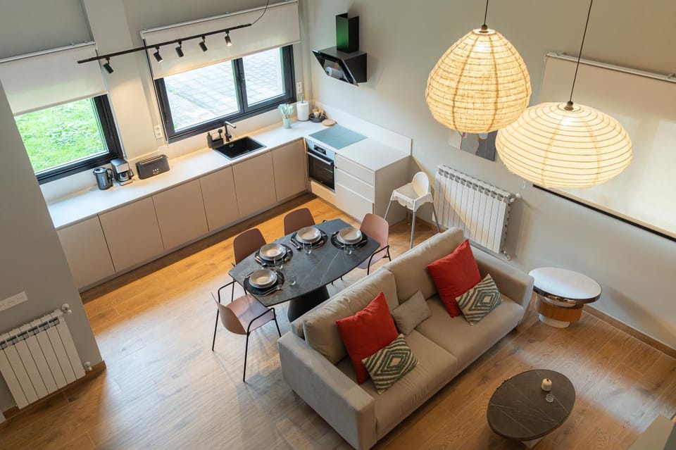 TV and multimedia, Living room, Lounge or bar, Seating area, internet