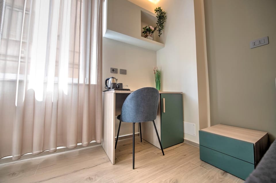 Seating area, Bedroom