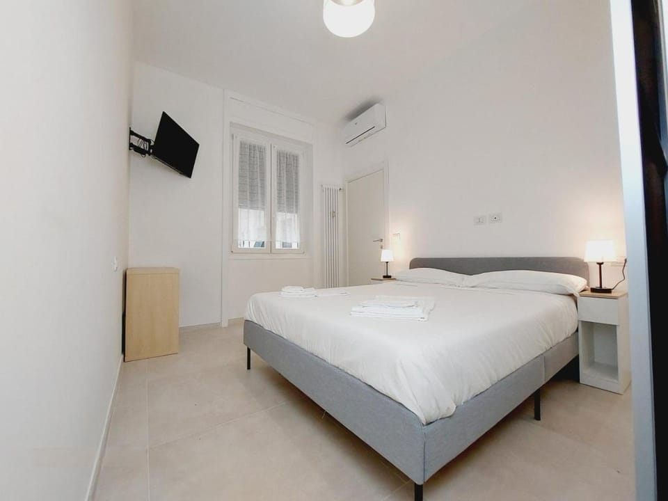 Bed, TV and multimedia, Bedroom, air conditioner