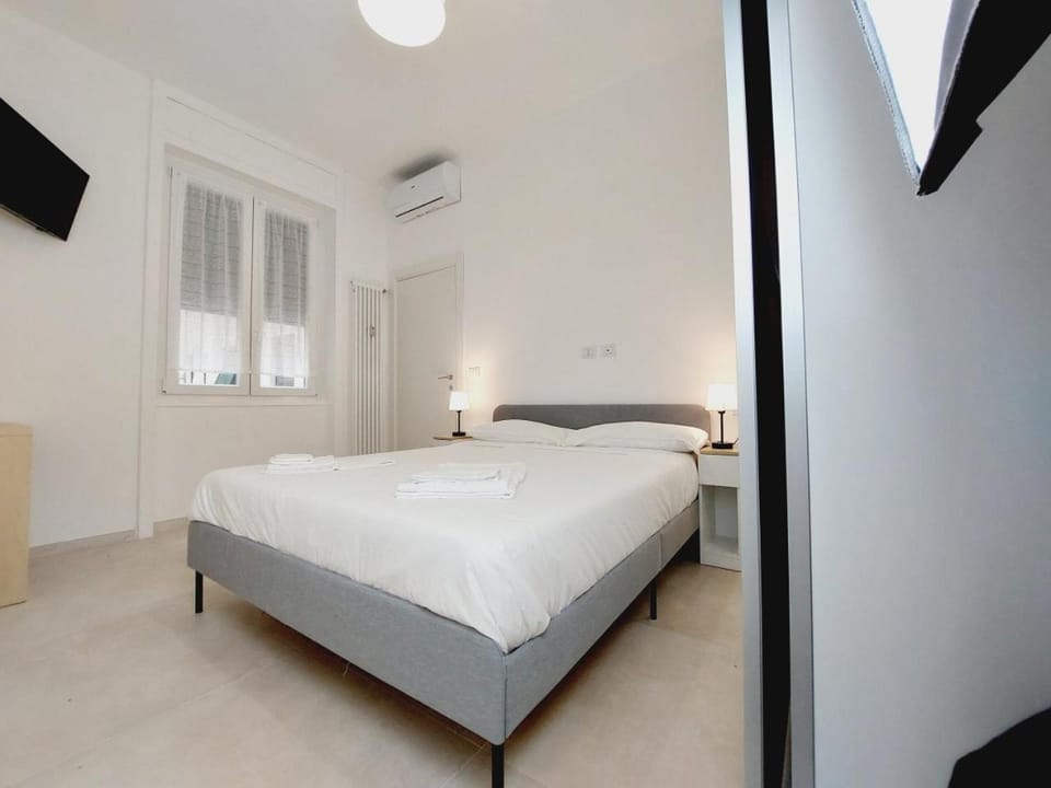 Bed, TV and multimedia, Bedroom, air conditioner