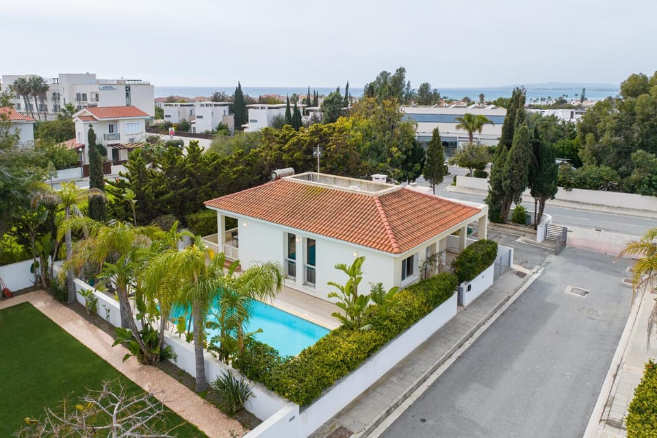 Property building, Neighbourhood, Pool view, Sea view, Street view, Swimming pool
