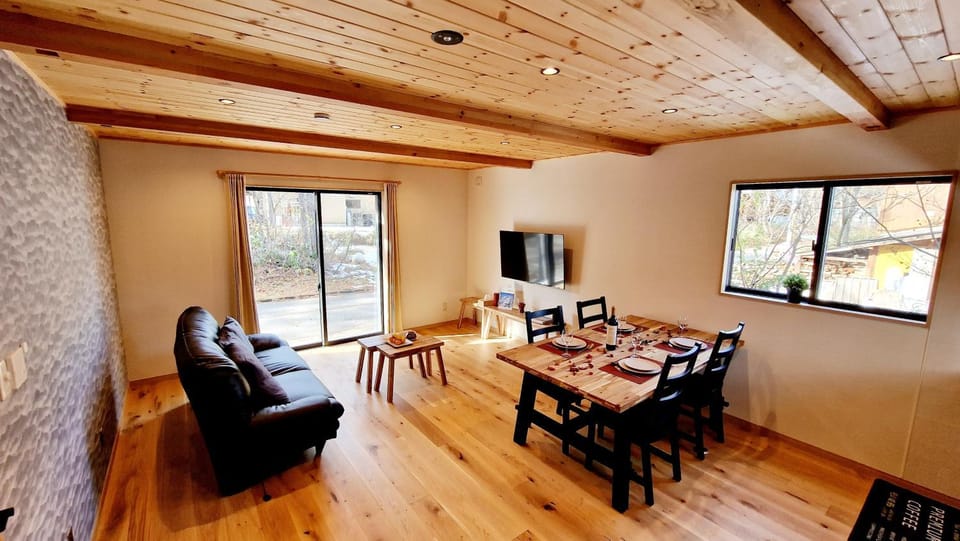 TV and multimedia, Living room, Dining area