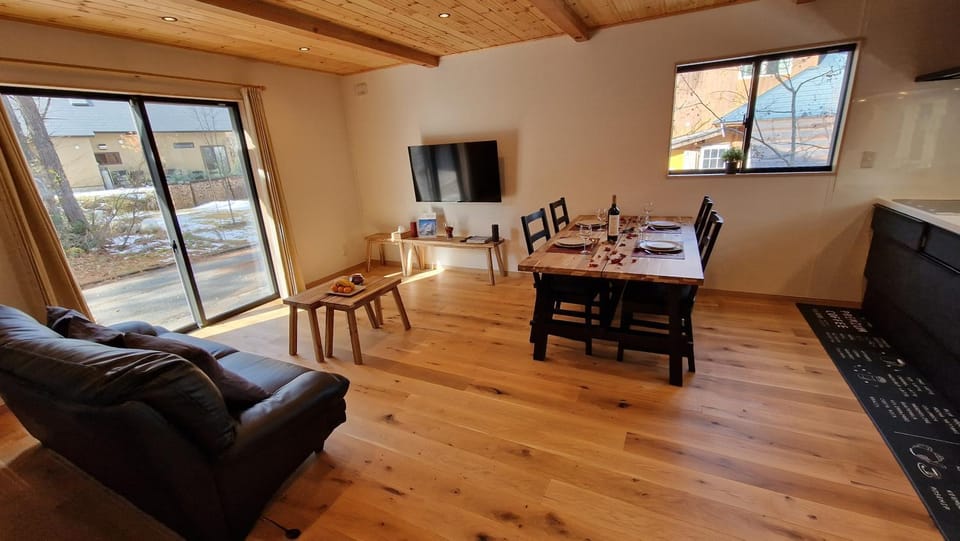 TV and multimedia, Living room, Dining area