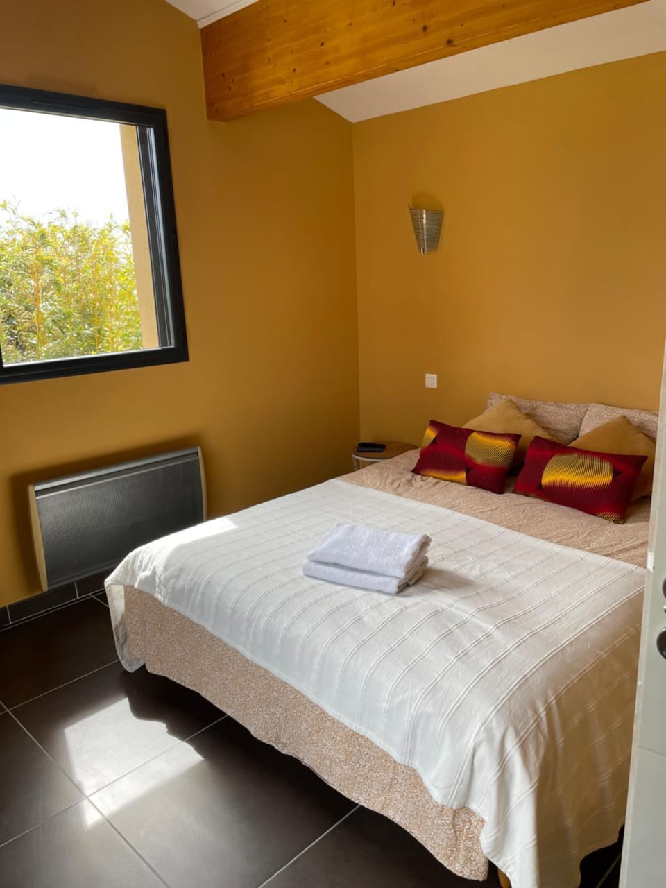 Chambre dans le jardin et sa SDB indépendante Vacation rental in Provence-Alpes-Côte d'Azur