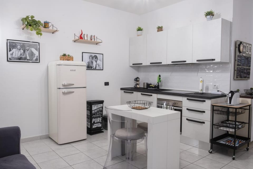 Communal lounge/ TV room, Kitchen or kitchenette, Dining area, dishwasher, oven, stove