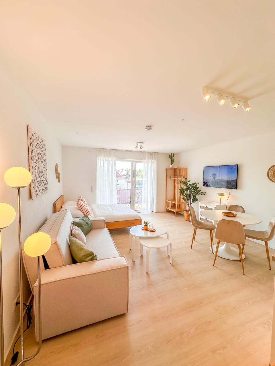 Living room, Photo of the whole room
