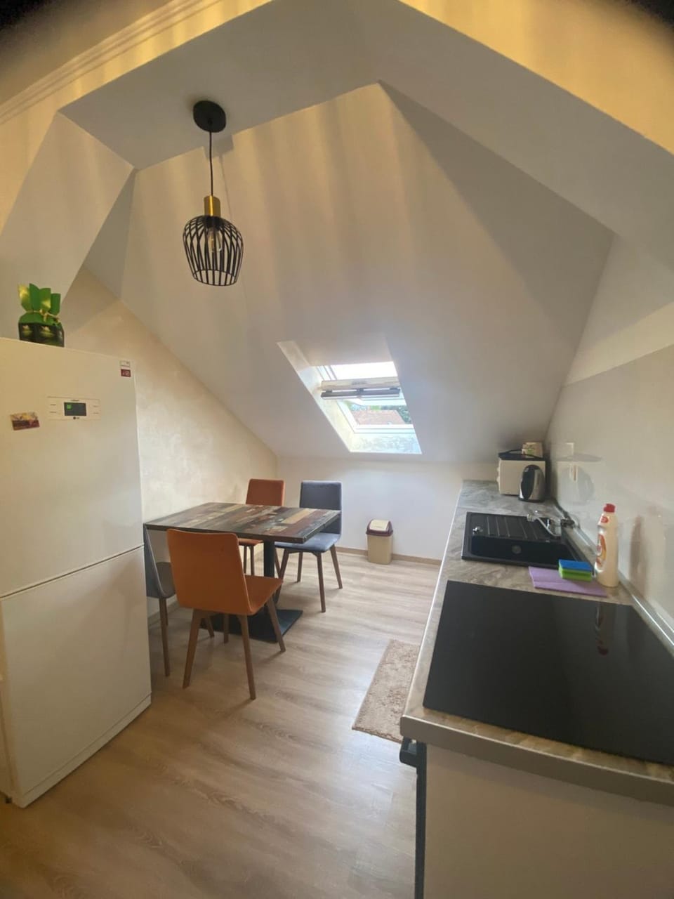 Kitchen or kitchenette, Seating area, Dining area, stove