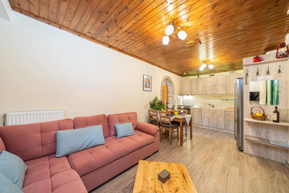 Living room, Seating area, kitchen