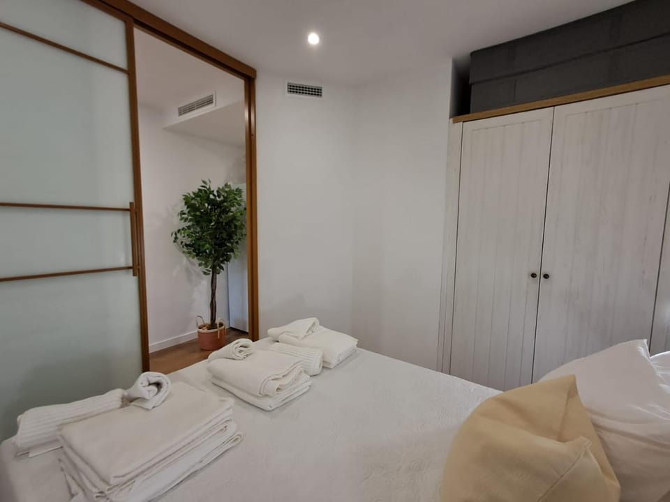 Bed, Photo of the whole room, Bedroom, towels, wardrobe, air conditioner