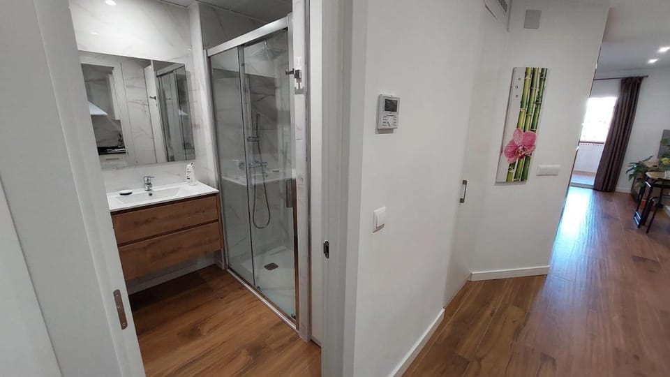 Shower, Bathroom, towels
